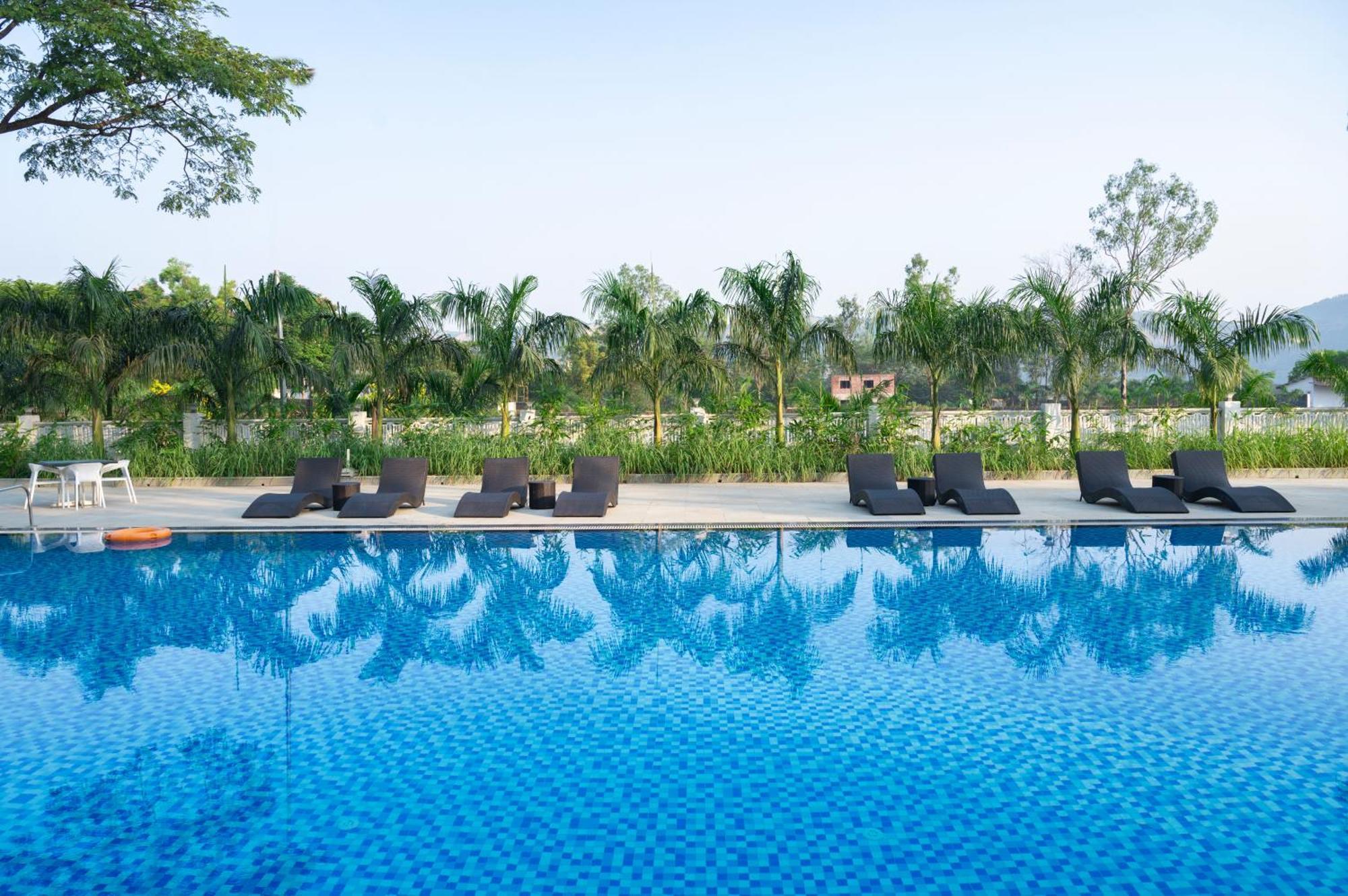 Hotel Sterling Stolen Heaven Lonavala Esterno foto